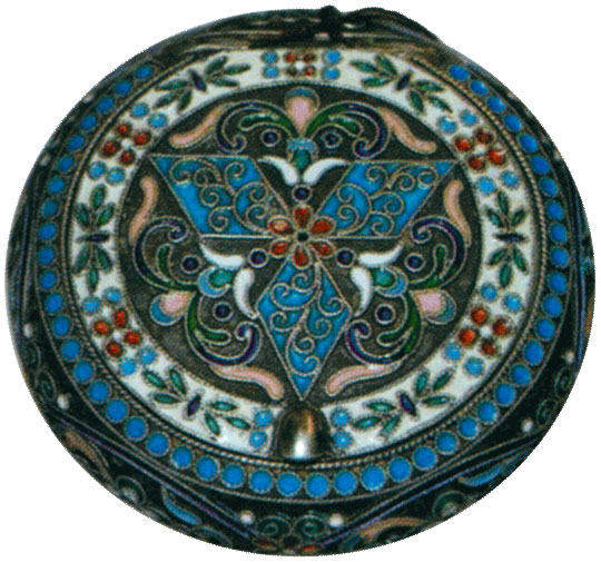 Шкатулка, украшенная полихромными эмалями по скани