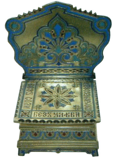 Солонка, выполненная в форме стульчика