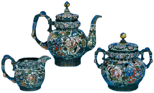 Чайник, сахарница и молочник