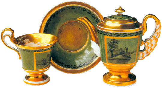 Чайник с крышкой, чашка с блюдцем